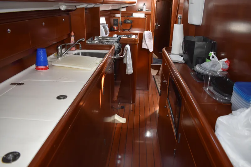 Slide: The Image of Interior of 2002 Beneteau Oceanis 42CC yacht. - 19