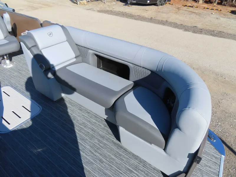 Slide: The Image of Premier Solaris 230 RL (28 PTX) 2026 - 12