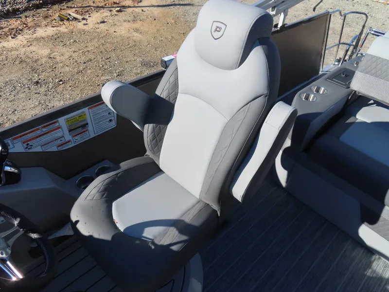 Slide: The Image of Premier Solaris 230 RL (28 PTX) 2026 - 17