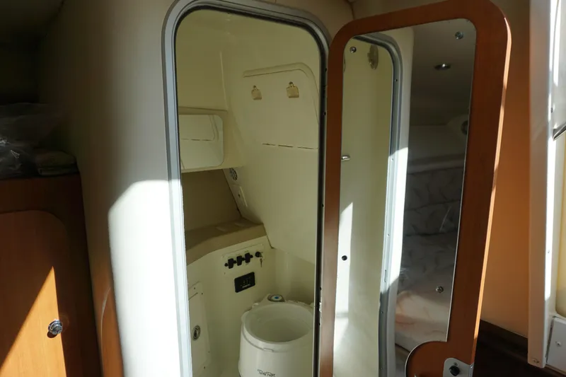 Slide: The Image of 2008 Hydra-Sports Vector 2900 VX cabin interior with bathroom and mirror. - 19