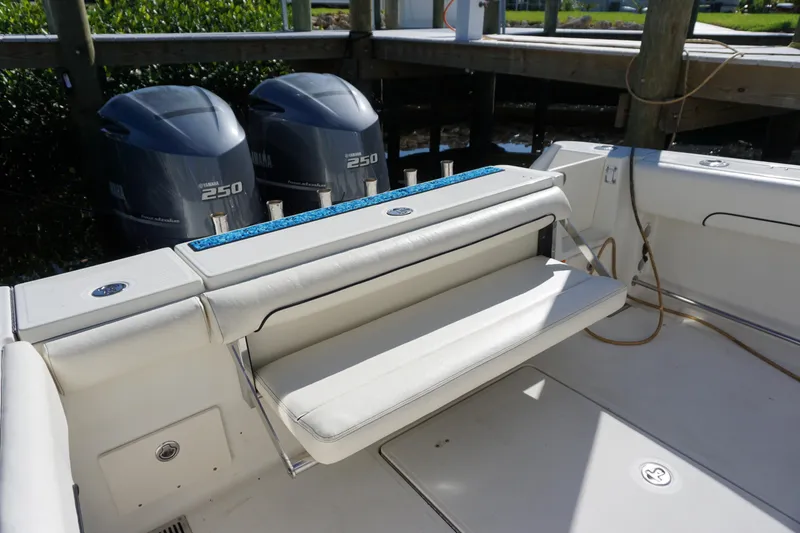 Slide: The Image of 2008 Hydra-Sports Vector 2900 VX boat with Yamaha 250 engines and foldable seating. - 6