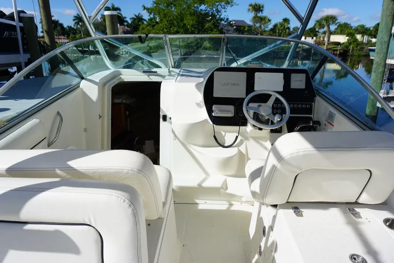 Slide: The Image of 2008 Hydra-Sports Vector 2900 VX boat cockpit with steering wheel and seating. - 8