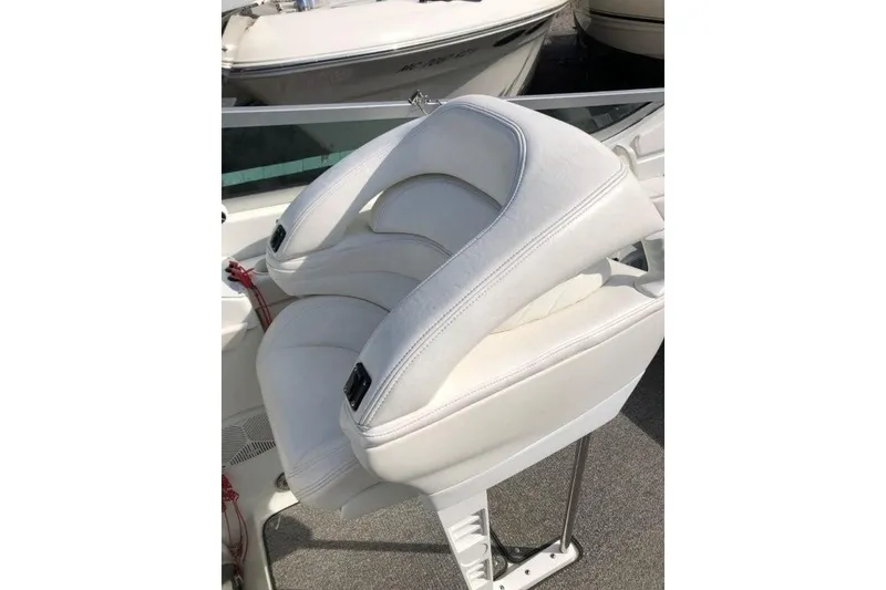 Slide: The Image of White leather seat on 1998 Formula 382 FASTech boat, showcasing sleek design and comfort. - 12