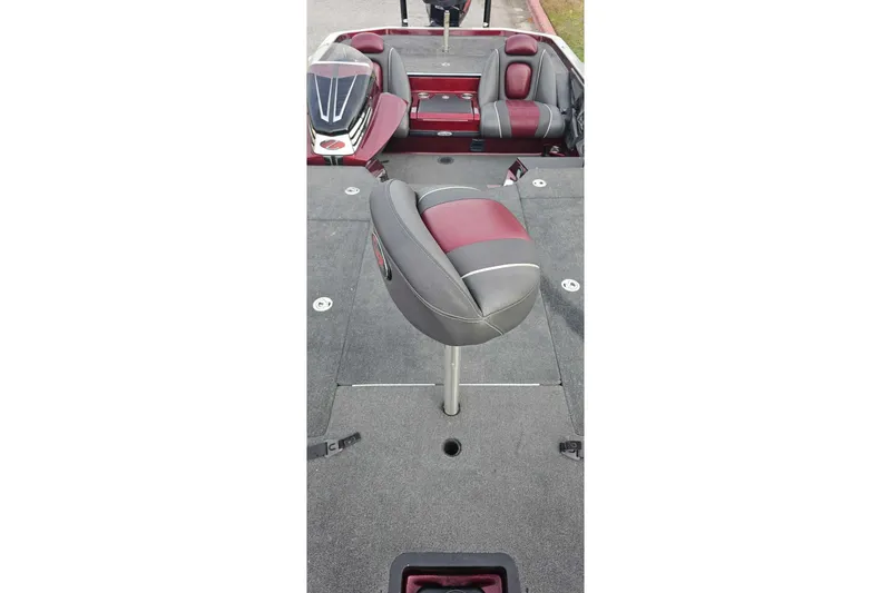 Slide: The Image of 2015 Ranger Z521 Comanche boat interior with red and gray seating. - 4