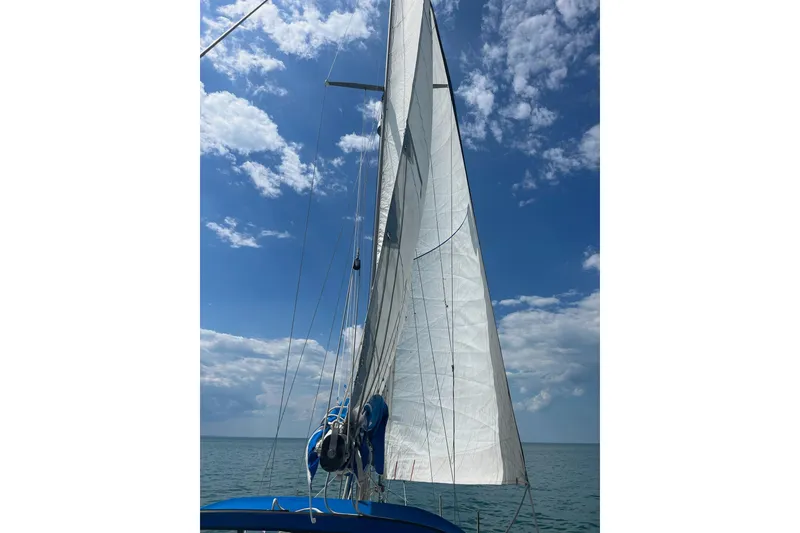 Slide: The Image of Sailing on a 1985 Catalina 36 under a clear blue sky. - 7