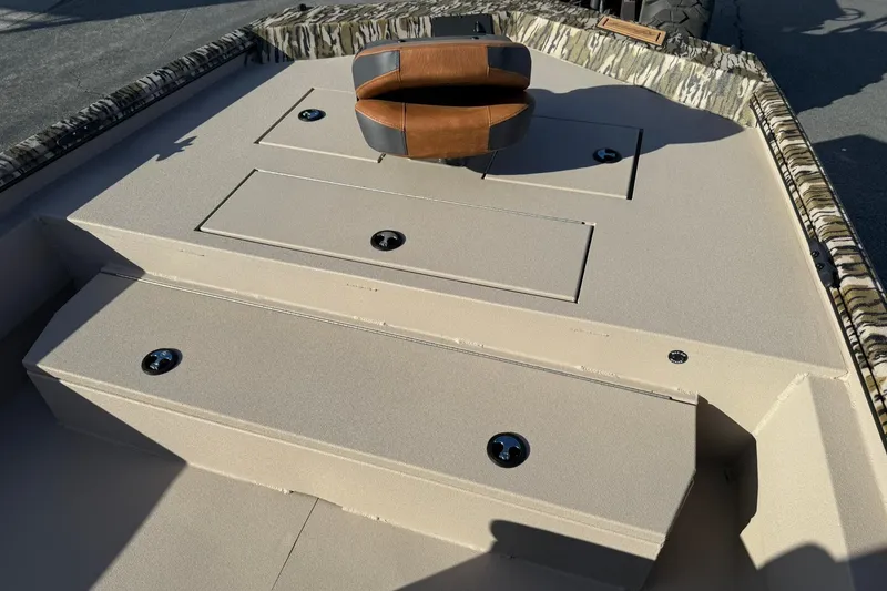 Slide: The Image of 2026 Avid 20 ROGUE CC boat deck with storage compartments and camo trim. - 14