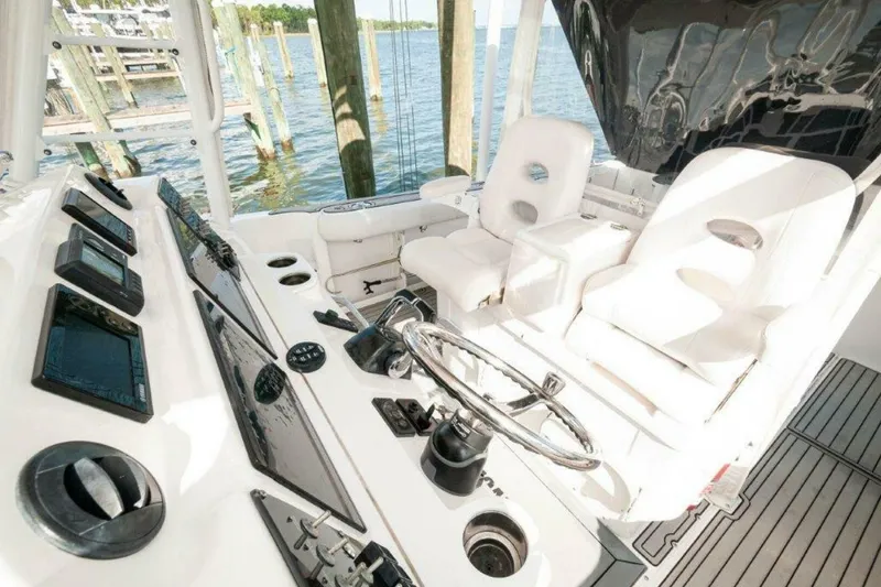 Slide: The Image of 2018 Everglades 350 LX-Helm - 12
