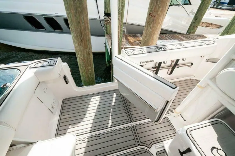 Slide: The Image of 2018 Everglades 350 LX-Dive Door - 14
