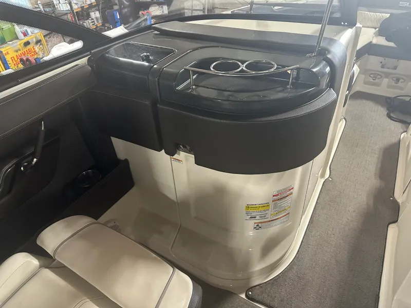 Slide: The Image of Sea Ray 250 SLX 2016 - 12