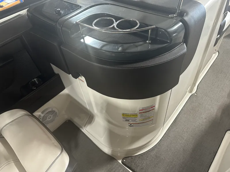 Slide: The Image of Sea Ray 250 SLX 2016 - 14