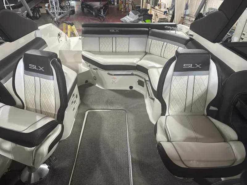 Slide: The Image of Sea Ray 250 SLX 2016 - 17