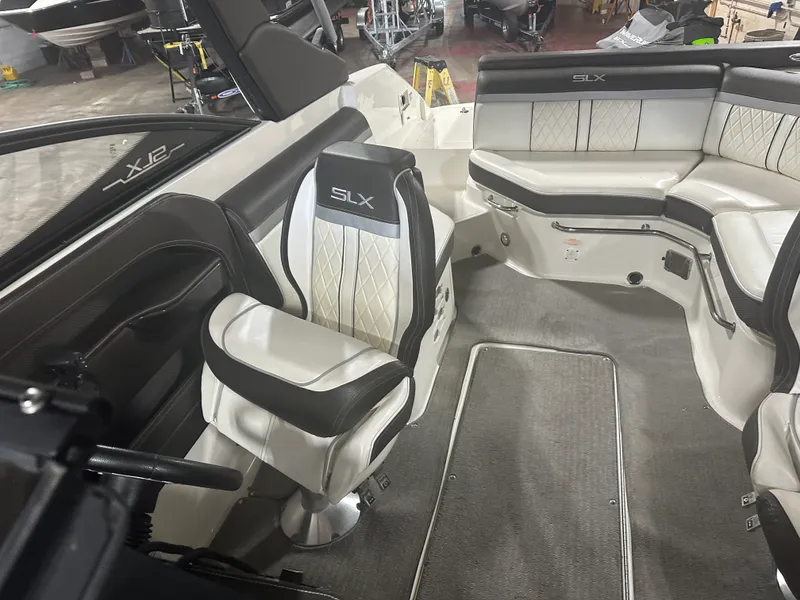Slide: The Image of Sea Ray 250 SLX 2016 - 18
