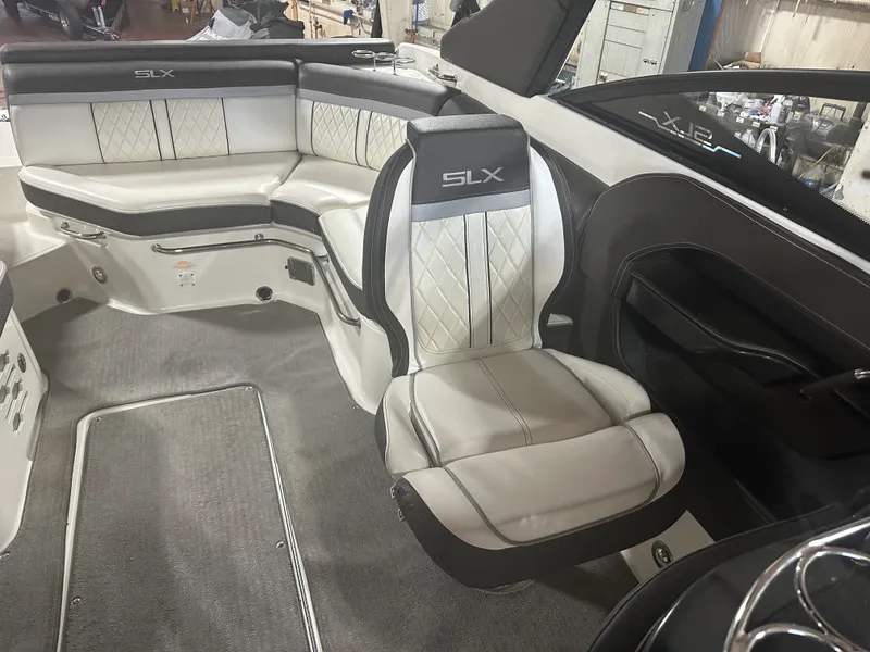 Slide: The Image of Sea Ray 250 SLX 2016 - 19