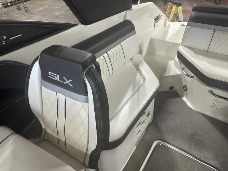 Slide: The Image of Sea Ray 250 SLX 2016 - 21