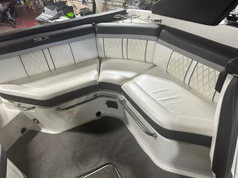 Slide: The Image of Sea Ray 250 SLX 2016 - 23