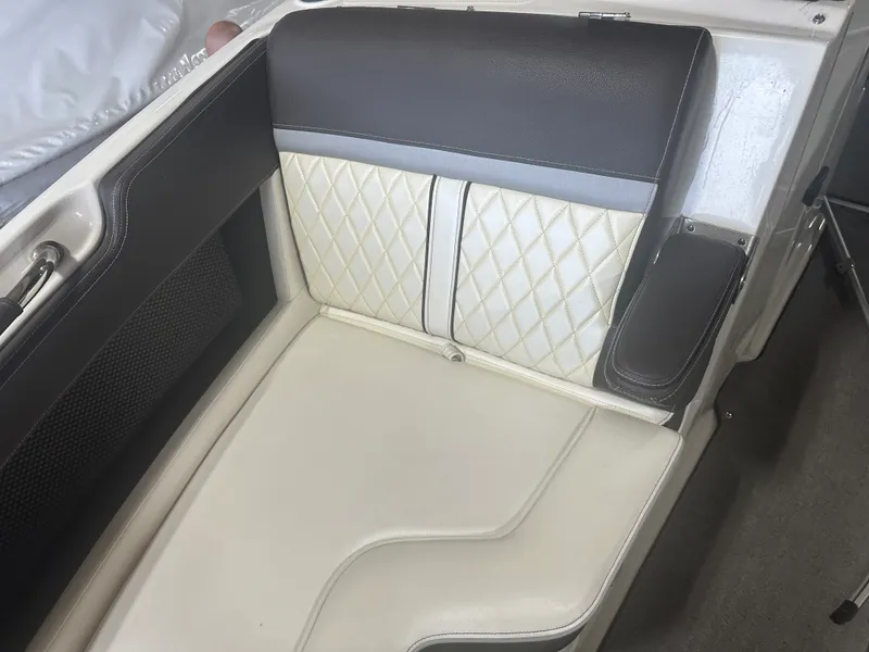 Slide: The Image of Sea Ray 250 SLX 2016 - 8