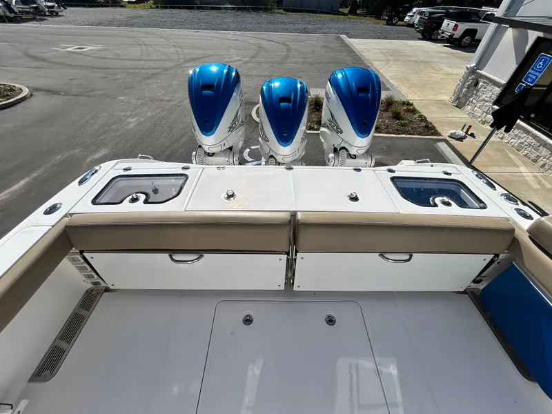 Slide: The Image of Everglades 395 Center Console 2020 - 15