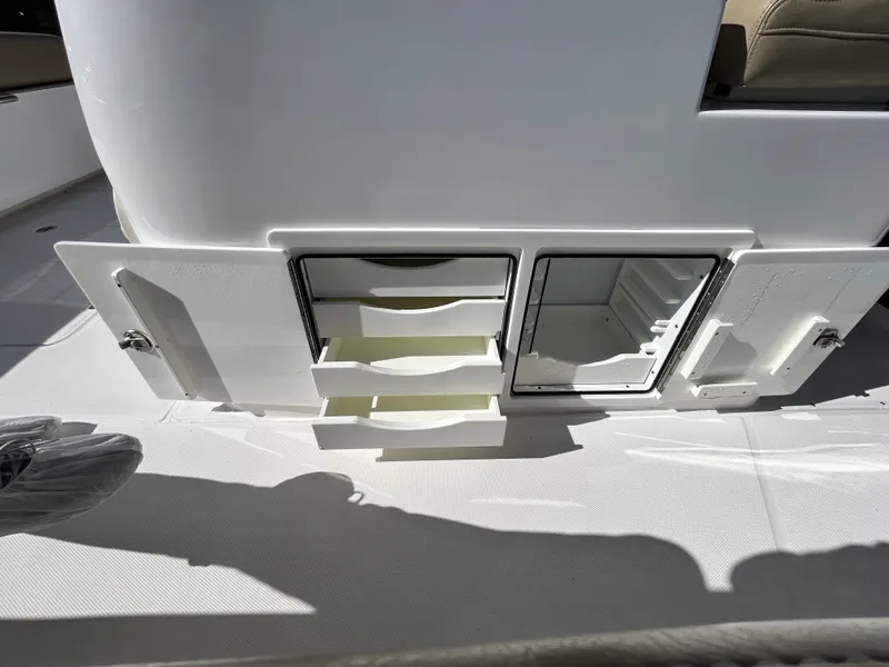 Slide: The Image of Everglades 395 Center Console 2020 - 23