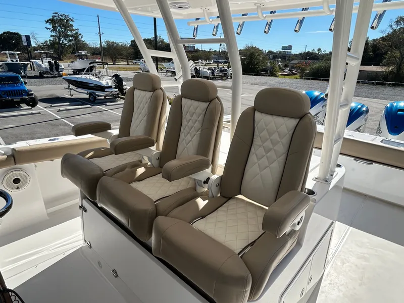 Slide: The Image of Everglades 395 Center Console 2020 - 26