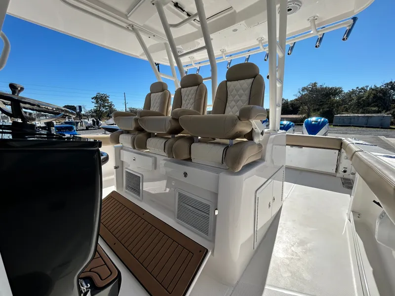 Slide: The Image of Everglades 395 Center Console 2020 - 28