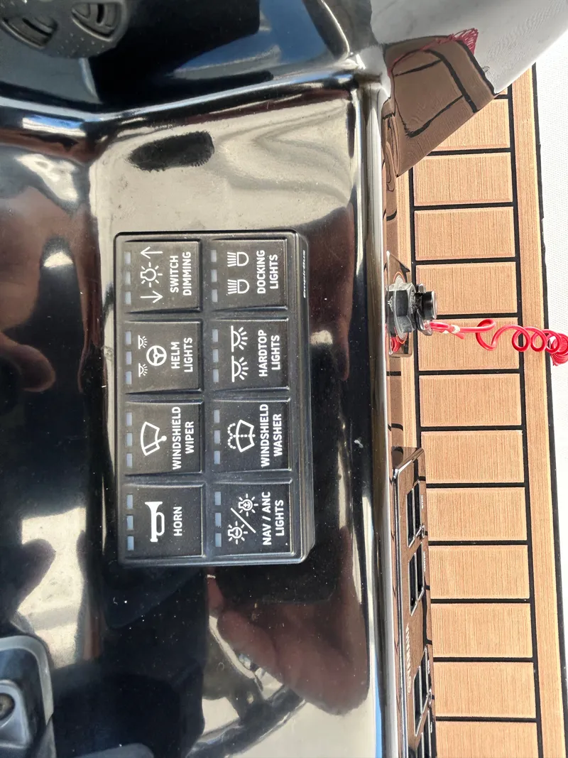 Slide: The Image of Everglades 395 Center Console 2020 - 35