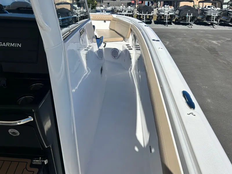 Slide: The Image of Everglades 395 Center Console 2020 - 45