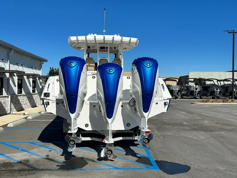 Slide: The Image of Everglades 395 Center Console 2020 - 5