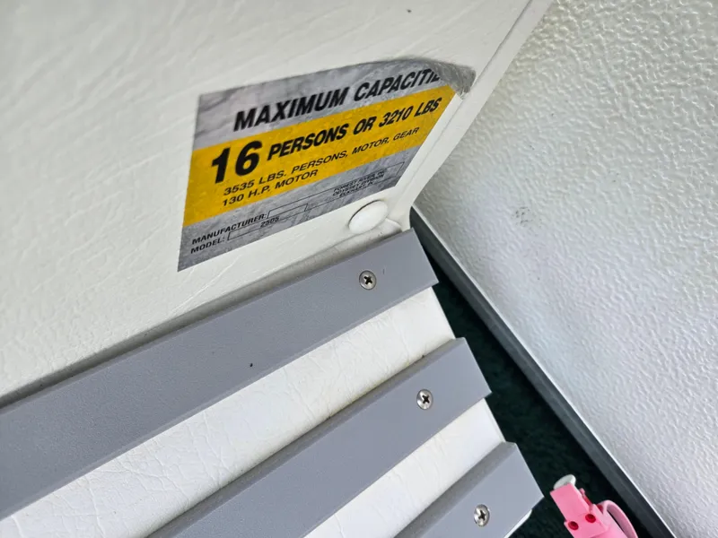 Slide: The Image of Maximum capacity label on 2000 Odyssey Pontoons 2505 Millennium, indicating 16 persons or 3210 lbs. - 23