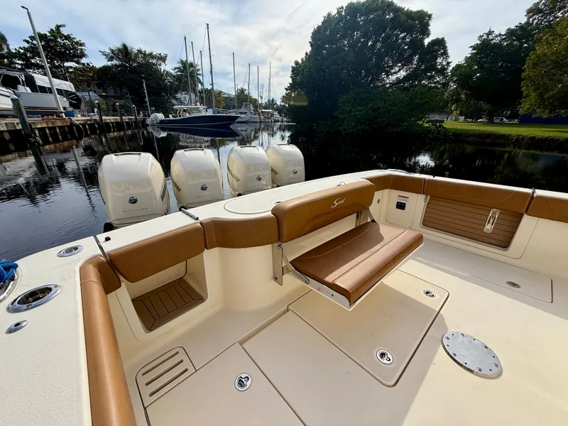 Slide: The Image of Scout 420 LXF 2020 - 11