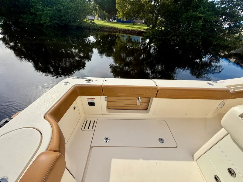 Slide: The Image of Scout 420 LXF 2020 - 12