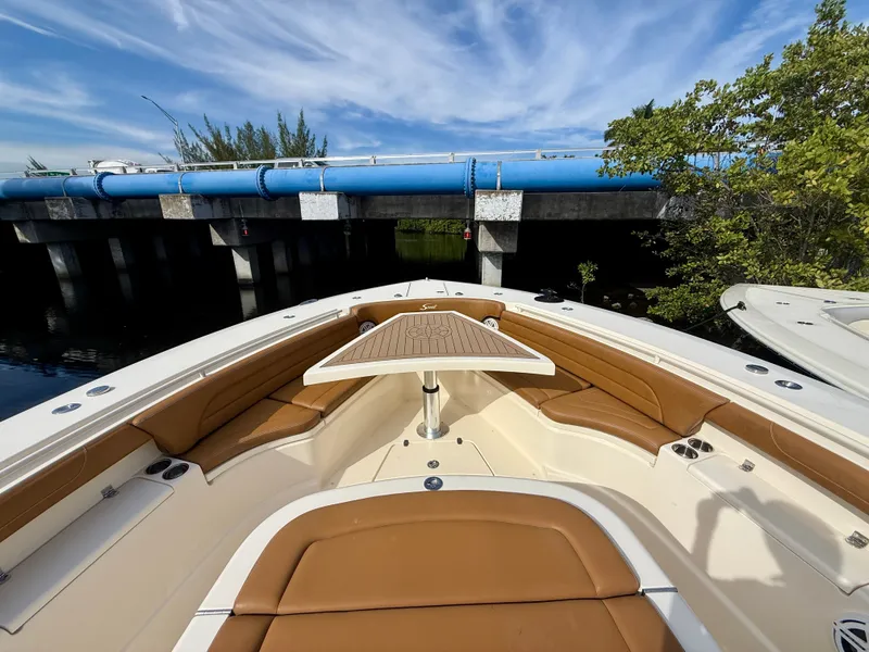 Slide: The Image of Scout 420 LXF 2020 - 18