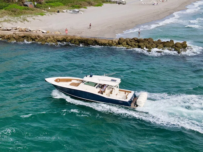 Slide: The Image of Scout 420 LXF 2020 - 2