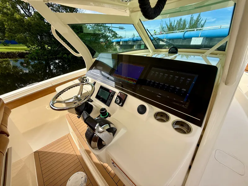 Slide: The Image of Scout 420 LXF 2020 - 5