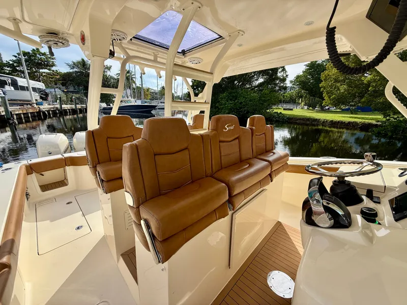 Slide: The Image of Scout 420 LXF 2020 - 6