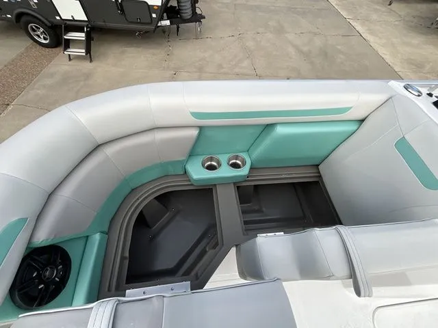 Slide: The Image of Hurricane Fundeck 2260 2026 - 12