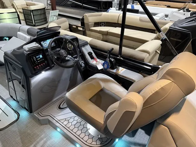 Slide: The Image of Veranda Relax 235RC W/Yamaha 250 "SHO" No Trailer 2026 - 10