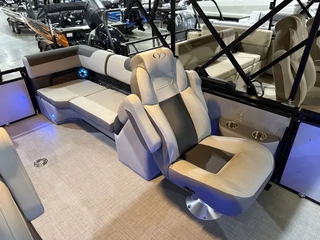 Slide: The Image of Veranda Relax 235RC W/Yamaha 250 "SHO" No Trailer 2026 - 14