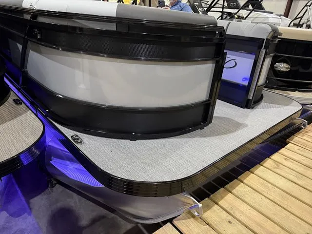 Slide: The Image of Veranda Relax 235RC W/Yamaha 250 "SHO" No Trailer 2026 - 18