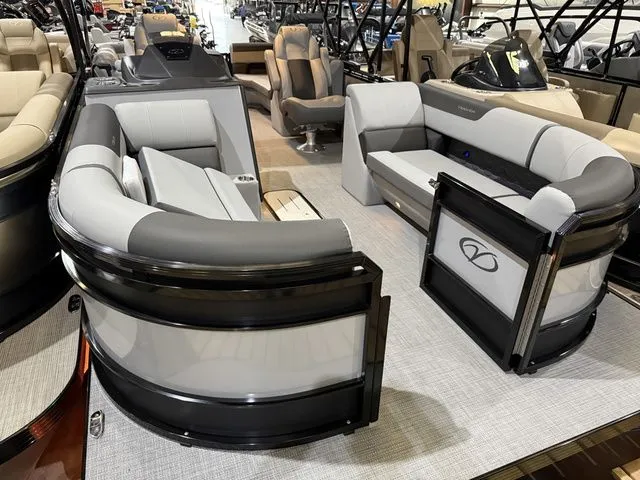 Slide: The Image of Veranda Relax 235RC W/Yamaha 250 "SHO" No Trailer 2026 - 2