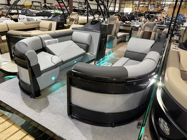 Slide: The Image of Veranda Relax 235RC W/Yamaha 250 "SHO" No Trailer 2026 - 3