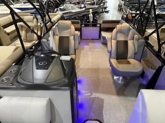 Slide: The Image of Veranda Relax 235RC W/Yamaha 250 "SHO" No Trailer 2026 - 4