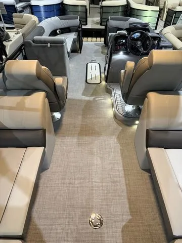 Slide: The Image of Veranda Relax 235RC W/Yamaha 250 "SHO" No Trailer 2026 - 6