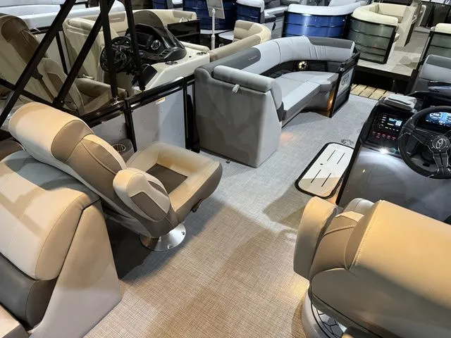 Slide: The Image of Veranda Relax 235RC W/Yamaha 250 "SHO" No Trailer 2026 - 8