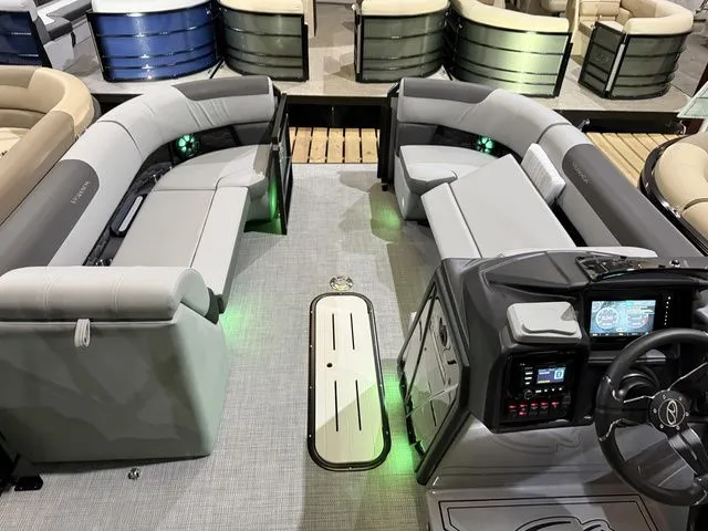 Slide: The Image of Veranda Relax 235RC W/Yamaha 250 "SHO" No Trailer 2026 - 9