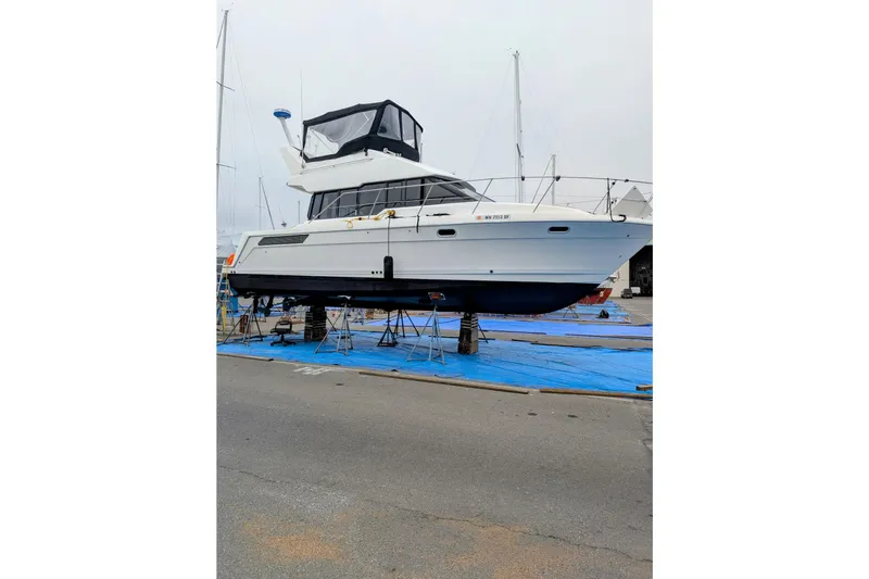Slide: The Image of 1992 Bayliner 3688 Motoryacht on dry dock, displayed on blue tarps. - 33