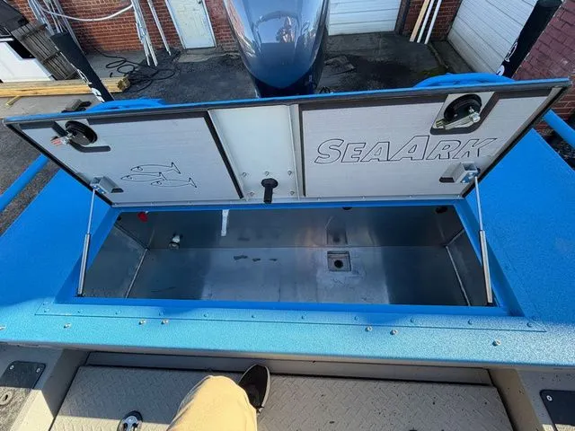 Slide: The Image of SeaArk Dynasty 2.0 With Yamaha 300 2026 - 5