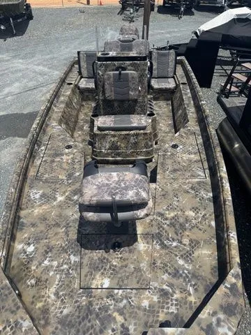 Slide: The Image of Excel Bay Pro 203 Elite with 140 HP Suzuki 2026 - 6