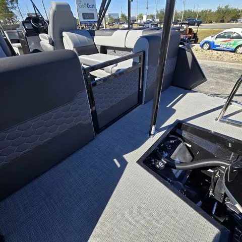 Slide: The Image of Veranda VR 235 RC 2026 - 11