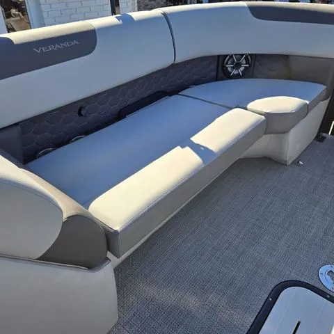 Slide: The Image of Veranda VR 235 RC 2026 - 20