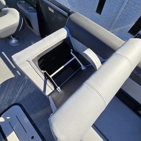 Slide: The Image of Veranda VR 235 RC 2026 - 23